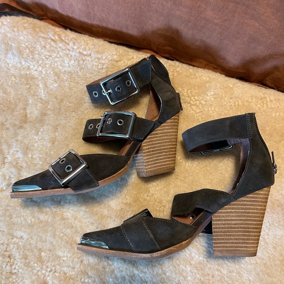 Black Suede Hendrix Heel 6.5 - Picture 3 of 8